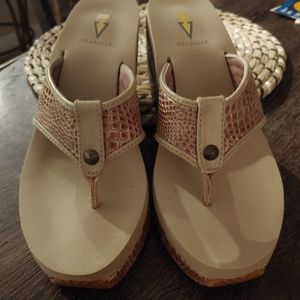 Volatile size 8 wedge sandals